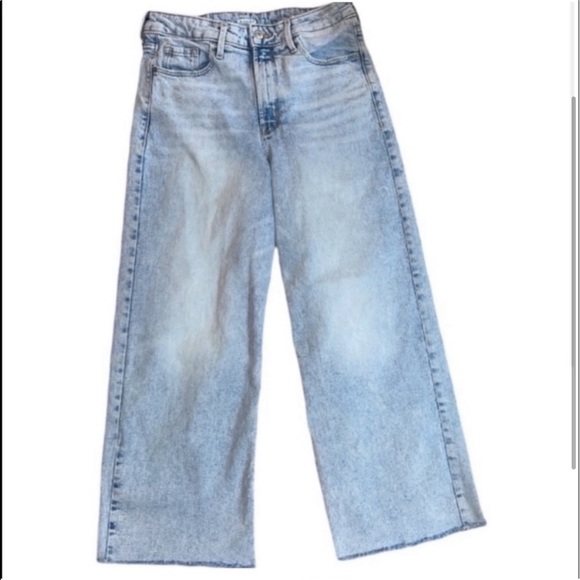 Extra High-Waisted
Wide-Leg Raw-hem - Picture 3 of 4